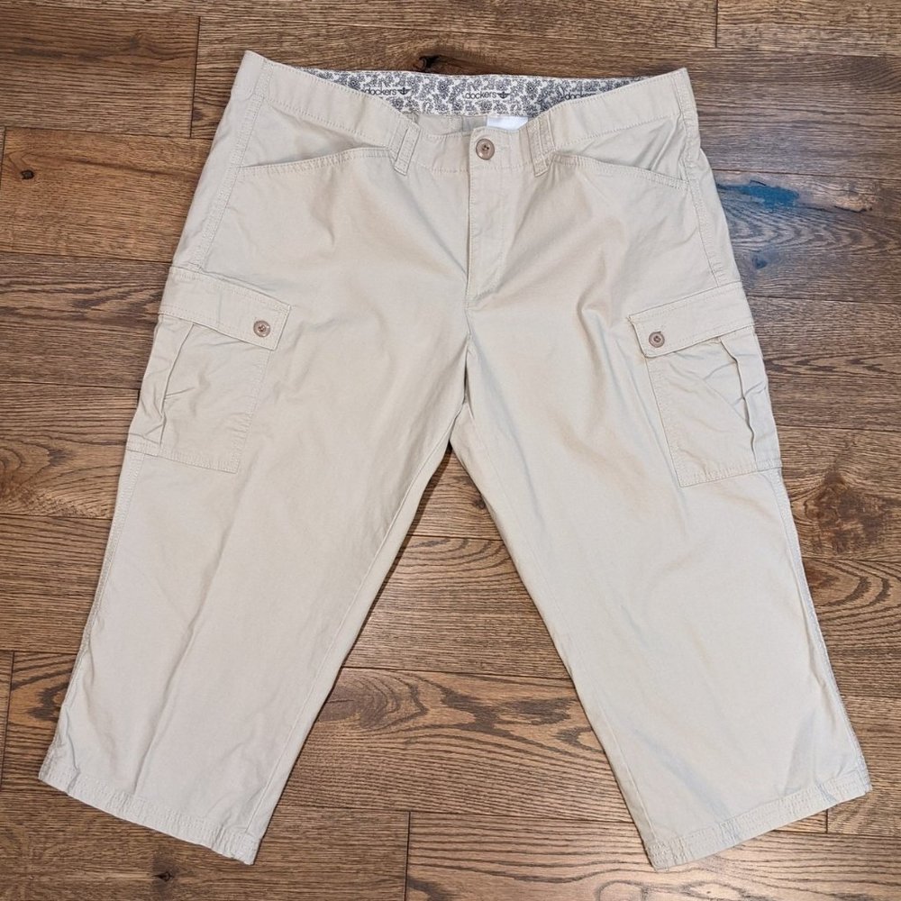 Women's Dockers Khaki Capri Pants Size 14